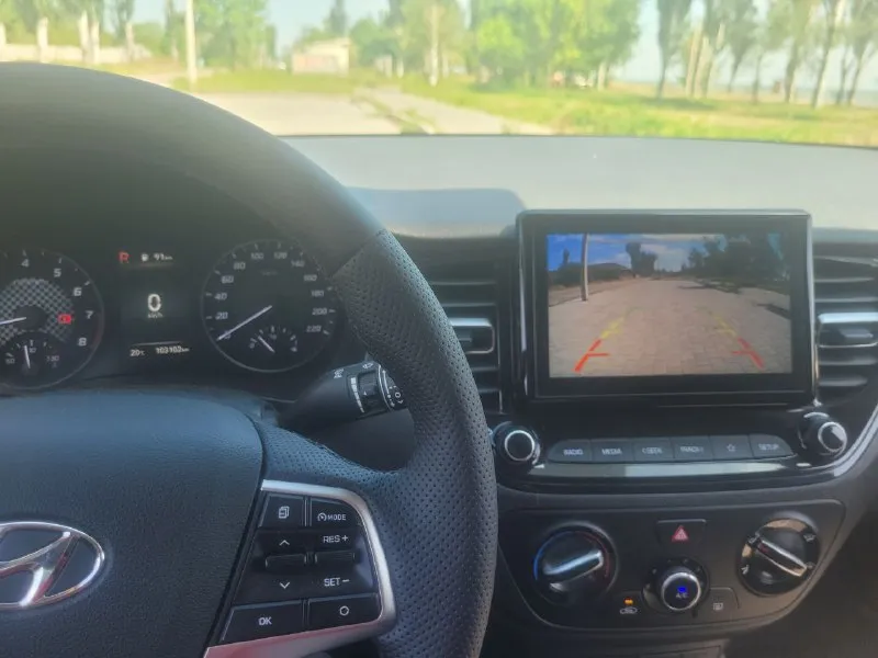 Всем доброго времени, продаю свой автомобиль hyundai solaris ii 2021г. в. рестайлинг пробег 103 т. км. 1.6 (123л. с.) бензин автомат 6-ст aisin цвет ultra black на жирной комплектации автомобиль в идеальном состоянии, в родном окрасе, без дтп, гаражное хранение, оформление без ограничений в мрэо. реальному покупателю, торг у капота цена 1 600 000 руб. тел. +79498470817 📞 звоните: +7(949)8470817 - фотография - 7