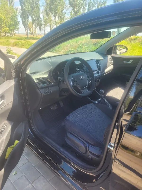 Всем доброго времени, продаю свой автомобиль hyundai solaris ii 2021г. в. рестайлинг пробег 103 т. км. 1.6 (123л. с.) бензин автомат 6-ст aisin цвет ultra black на жирной комплектации автомобиль в идеальном состоянии, в родном окрасе, без дтп, гаражное хранение, оформление без ограничений в мрэо. реальному покупателю, торг у капота цена 1 600 000 руб. тел. +79498470817 📞 звоните: +7(949)8470817 - фотография - 9