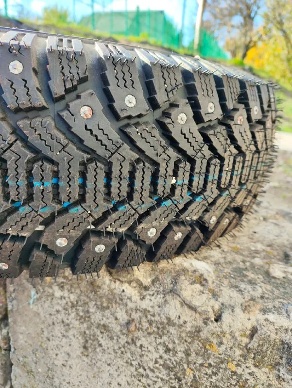 Продам 4 колеса в сборе 175/70/13, разболтовка 110, центральное посадочное 80. резина кордиант, все шипы на месте, проехала один раз вокруг дома. колеса с камерами, накачаны, отбалансированы, не спускают. без дефектов. подходят на москвич 412, иж, луаз. остались после продажи авто. цена 11т. р. колеса в мариуполе. +79497172123 📲 tg: 14030 мартинес 📞 звоните: +7(949)7172123 - фотография - 3