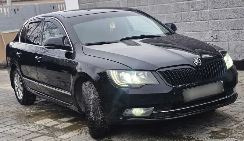Skoda superb 2014 представляем вашему вниманию автомобиль, в котором гармонично сочетаются премиальный комфорт, продуманная эргономика и чешское качество сборки. количество владельцев: 2; пробег: 175 000 км. богатая комплектация. в наличии все необходимые опции для комфортной и безопасной езды надёжность и долговечность комфорт и удобство в каждой детали разумное соотношение цены и качества. без вложений сел и поехал 1250000 донецк 89495681038 📲 tg: @krasava113 📞 звоните: +7(949)5681038 - фотография - 2