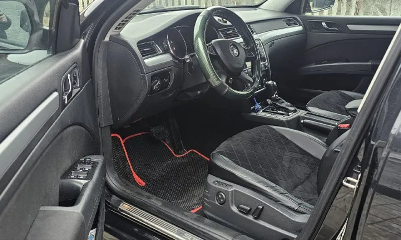 Skoda superb 2014 представляем вашему вниманию автомобиль, в котором гармонично сочетаются премиальный комфорт, продуманная эргономика и чешское качество сборки. количество владельцев: 2; пробег: 175 000 км. богатая комплектация. в наличии все необходимые опции для комфортной и безопасной езды надёжность и долговечность комфорт и удобство в каждой детали разумное соотношение цены и качества. без вложений сел и поехал 1250000 донецк 89495681038 📲 tg: @krasava113 📞 звоните: +7(949)5681038 - фотография - 5