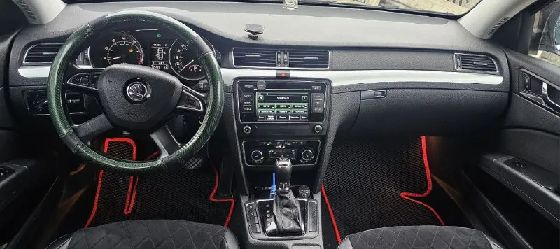 Skoda superb 2014 представляем вашему вниманию автомобиль, в котором гармонично сочетаются премиальный комфорт, продуманная эргономика и чешское качество сборки. количество владельцев: 2; пробег: 175 000 км. богатая комплектация. в наличии все необходимые опции для комфортной и безопасной езды надёжность и долговечность комфорт и удобство в каждой детали разумное соотношение цены и качества. без вложений сел и поехал 1250000 донецк 89495681038 📲 tg: @krasava113 📞 звоните: +7(949)5681038 - фотография - 6