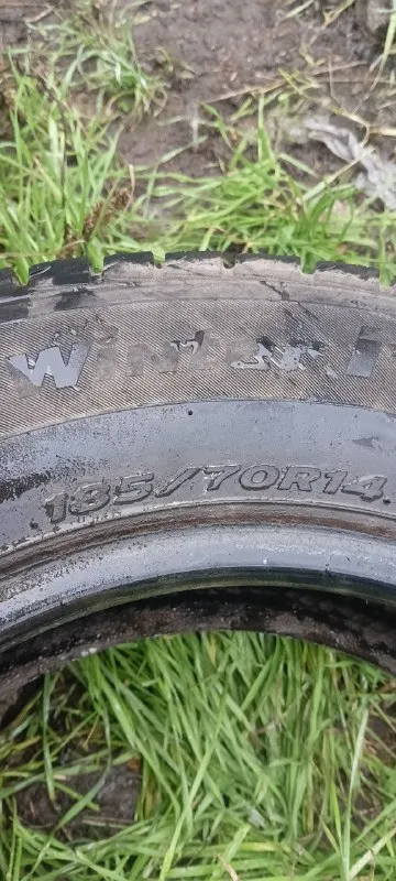 Продам 2 зимних колеса +79498532107 📲 tg: @multicervicemrpl 📞 звоните: +7(949)8532107 - фотография