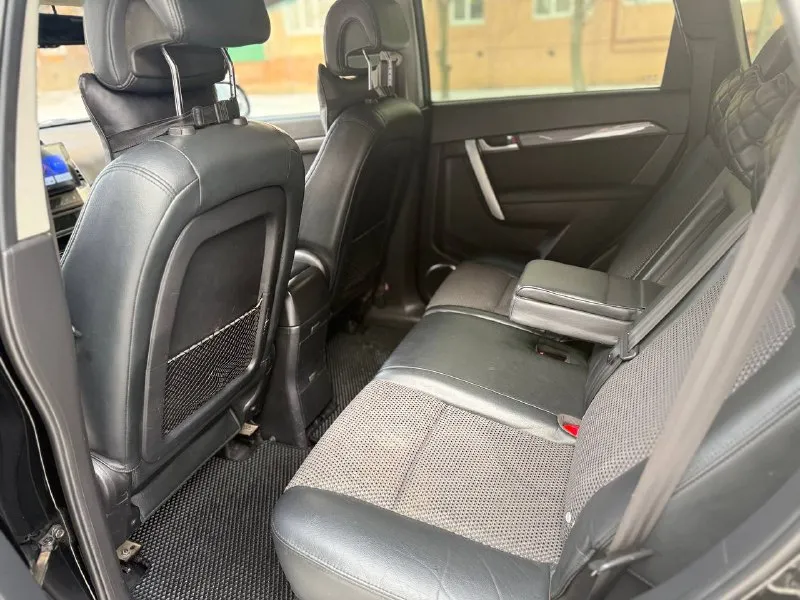 ✅🔥 chevrolet captiva🔥 ✅ цена - 880 тысяч рублей. возможен обмен ✅ обьем - 2.4 атмосферник ✅ коробка - автомат ✅ пробег - 240 тысяч ✅ год выпуска - 2008 ✅ привод - полный ✅ комплектация - максимальная, полноценный задний ряд, автомобиль 7-ми местный, климат контроль, автохолд, датчик света, датчик дождя, автоскладывание зеркал, подогревы сидений, абс, esp, помощь при спуске с горы, круиз контроль, электро стеклоподъемники, кожаный салон, мультируль, хорошая акустика на андроиде, камера заднего вида. ✅ состояние превосходное, вложений никаких от слова совсем, ходовая, привода, тормоза, полностью все новое обслужена от и до. по электрике никаких ошибок, коробка с мотором работают идеально без лишних звуков и пинков. документы кристально чистые, любой вид оформления. торг имеется реальным покупателям. ✅ контакты — +7(949) 315-53-78 феникс +7(993)448-20-03 телеграм, ватсап 📞 звоните: +7(949)3155378 - фотография - 9