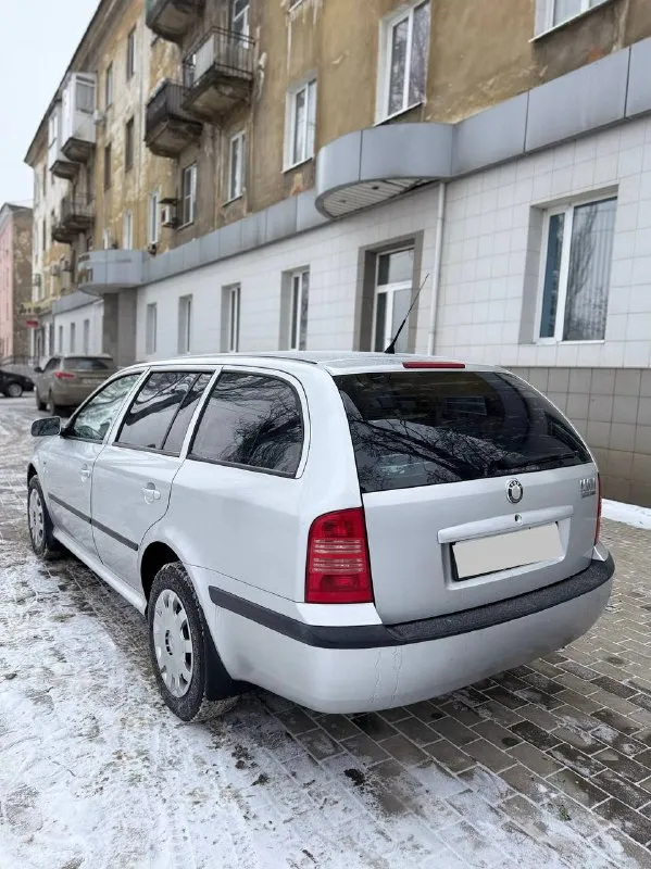 Продам skoda octavia tour двигатель: 1.6 mpi̇ коробка: механика. цена: ❗️❗️❗️499.000❗️❗️❗️ автомобиль в хорошем состоянии по кузову и по технической части. авто без дтп все стекла родные, лобовое менялось от сколов. днище и пороги абсолютно целые без дыр и тд. ходовая часть без посторонних звуков и без вложений. двигатель бодрый, не дымит не троит ремонтировалась гбц 5 тыс назад, блок как новый. масло не жрет не грамма, грм поменян 25 тыс назад. коробка механика 5-ти ступка, втыкается четко, кулиса не разбита, ничего не вылетает. сцепление менялось 20тыс. км назад (luk). стоит хорошая музыка, саб в багажнике, усилитель avatar, играет очень достойно. мафон pioneer bluetooth, aux, usb. частично зашумлена. в близжайшее время вложений не потребует. хорошая комплектация: кондиционер (обслужен по весне) усилитель руля (гур) по документам юридически чистая, на местном регионе. переоформление обязательно!!! цена: 💵499.000 💵 торг минимальный хорошим людям возле машины. ос 📞 звоните: +7(949)0943554 - фотография - 4