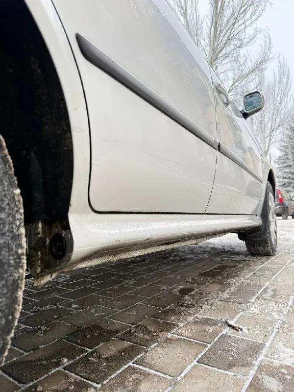 Продам skoda octavia tour двигатель: 1.6 mpi̇ коробка: механика. цена: ❗️❗️❗️499.000❗️❗️❗️ автомобиль в хорошем состоянии по кузову и по технической части. авто без дтп все стекла родные, лобовое менялось от сколов. днище и пороги абсолютно целые без дыр и тд. ходовая часть без посторонних звуков и без вложений. двигатель бодрый, не дымит не троит ремонтировалась гбц 5 тыс назад, блок как новый. масло не жрет не грамма, грм поменян 25 тыс назад. коробка механика 5-ти ступка, втыкается четко, кулиса не разбита, ничего не вылетает. сцепление менялось 20тыс. км назад (luk). стоит хорошая музыка, саб в багажнике, усилитель avatar, играет очень достойно. мафон pioneer bluetooth, aux, usb. частично зашумлена. в близжайшее время вложений не потребует. хорошая комплектация: кондиционер (обслужен по весне) усилитель руля (гур) по документам юридически чистая, на местном регионе. переоформление обязательно!!! цена: 💵499.000 💵 торг минимальный хорошим людям возле машины. ос 📞 звоните: +7(949)0943554 - фотография - 6