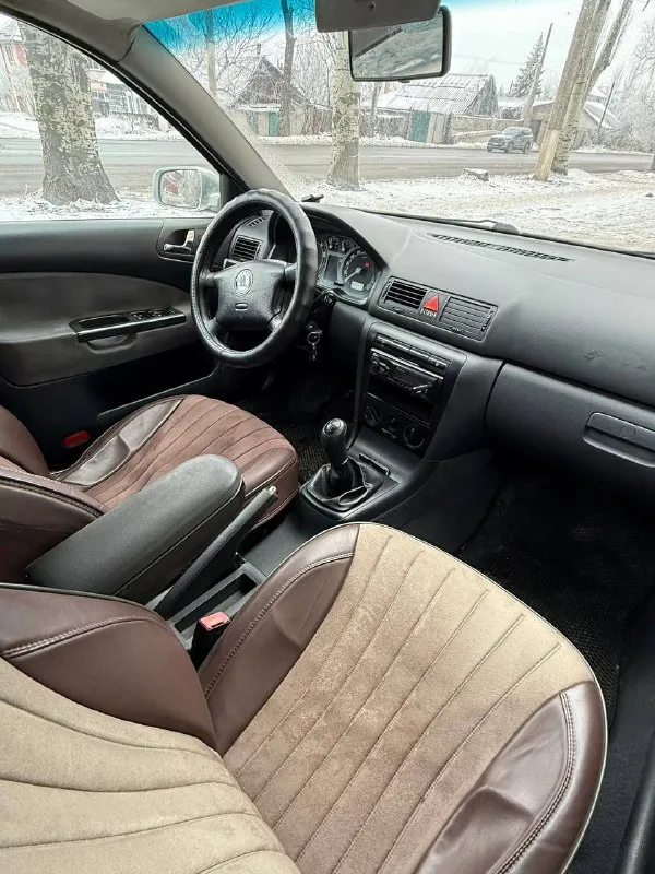 Продам skoda octavia tour двигатель: 1.6 mpi̇ коробка: механика. цена: ❗️❗️❗️499.000❗️❗️❗️ автомобиль в хорошем состоянии по кузову и по технической части. авто без дтп все стекла родные, лобовое менялось от сколов. днище и пороги абсолютно целые без дыр и тд. ходовая часть без посторонних звуков и без вложений. двигатель бодрый, не дымит не троит ремонтировалась гбц 5 тыс назад, блок как новый. масло не жрет не грамма, грм поменян 25 тыс назад. коробка механика 5-ти ступка, втыкается четко, кулиса не разбита, ничего не вылетает. сцепление менялось 20тыс. км назад (luk). стоит хорошая музыка, саб в багажнике, усилитель avatar, играет очень достойно. мафон pioneer bluetooth, aux, usb. частично зашумлена. в близжайшее время вложений не потребует. хорошая комплектация: кондиционер (обслужен по весне) усилитель руля (гур) по документам юридически чистая, на местном регионе. переоформление обязательно!!! цена: 💵499.000 💵 торг минимальный хорошим людям возле машины. ос 📞 звоните: +7(949)0943554 - фотография - 7