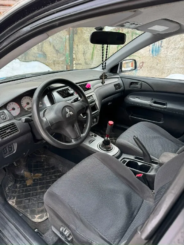 💶 цена: 430.000р (торг уместен) 📮 город:донецк днр 🚘 марка / модель: mitsubishi lancer 9 📅 год выпуска:2006 📊 пробег: 210.000 км ⛽ двигатель (тип, объем, ):бензин 1.6 🔧 тип кпп:механика 📝 описание: двигатель работает отлично, не дымит, не троит ! кпп переключается мягко и плавно ! ходовая не гремит, не стучит, никуда не тянет! машина без ржавчины и гнили (есть небольшие нюансы на передней левой и задней левой двери)! кондиционер заправлен и работает хорошо ! стоят дорогие диски r16 с хорошей резиной ! стоит хорошая музыка ! установлен приятный прямоточный выхлоп hks (заводской выхлоп отдаю в подарок)! установлена распорка передних стаканов! поменял ремень грм, ролик, сальник распредвала, датчик положение коленвала, заменил жидкость гур, антифриз, тормозную жидкость, прокладку клапанной крышки! машина хранится в тёплом гараже ! я владелец по птс, птс оригинал ! в подарок отдам новые тормозные колодки ручника, ремкомплект суппортов. телеграмм: +79493268970 📞 звоните: +7(949)3268970 - фотография - 6