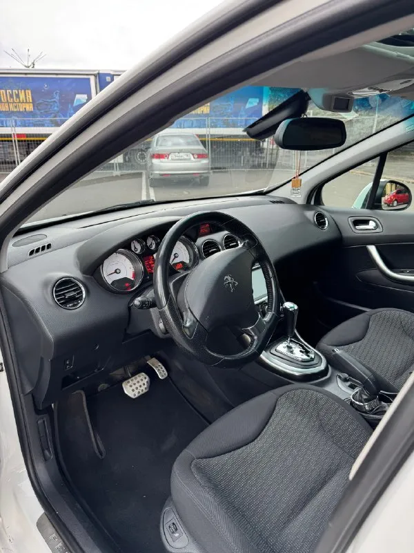Продаю peugeot 308 2012г, 1.6 at, пробег 211000, к машине относился бережно, замена масла каждые 7-8к. км, по двигателю никаких проблем нет как и по коробке, в целом машина в хорошем тех. состоянии, есть небольшие недочеты по кузову но ничего критичного, на порогах коррозия, в комплект отдам зимнюю резину r16 205/55(отходила один сезон), стоит автозапуск(pandora) за более подробной информацией обращайтесь в лс или по телефону +79498460026 автомобиль находится в г. макеевка цена: 579 000₽ торг присутствует 📞 звоните: +7(949)8460026 - фотография - 5