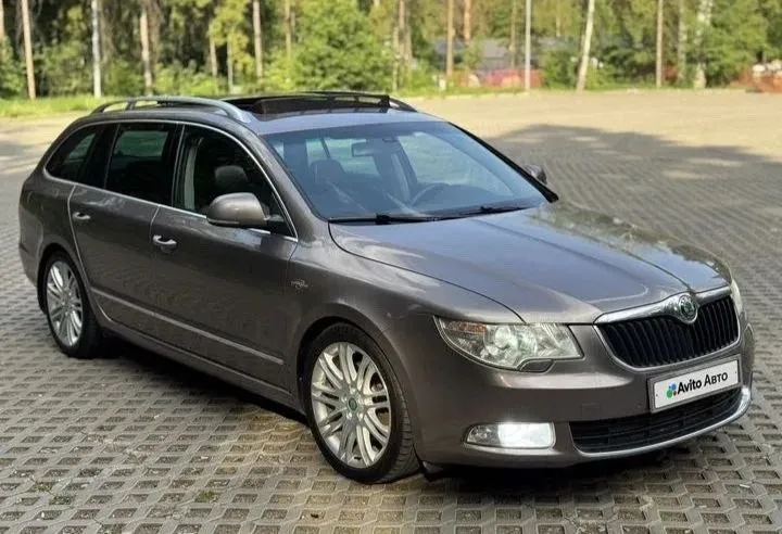 Skoda superb 2012 комплектация laurin&klement универсал двигатель 2.0 tfsi (200л. с) коробка dq 250... - фотография