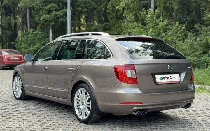 Skoda superb 2012 комплектация laurin&klement универсал двигатель 2.0 tfsi (200л. с) коробка dq 250 мокрая (самая надежная) 6ступ акпп привод передний пробег 245к комплектация: 4 эл. стеклоподъемника парктроники передние задние камера заднего вида круизконтроль климат контроль датчик дождя датчик света электропакет сидений с поддержками (три режима памяти сидений) обдув/подогрев сидений панорама/люк зонтики в задних картах экран мультимедиа навигация очень хорошая музыка резина зима новая резина лето диски 18-й оригинальные не битые и ни катанные по машине было сделано очень много, а именно: поменяна цепь в сборе(питсбург) новый квкг турбина новая масло помойка новая насос тнвд новый теплообменник новый форсунки новые (питсбург) масло в коробке новое машина полностью обслужена цена: 1.360.000 руб. торг. осмотр в городе алчевск +7(959) 502-25-40 марк 📞 звоните: +7(959)5022540 - фотография - 4