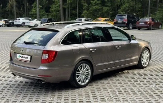 Skoda superb 2012 комплектация laurin&klement универсал двигатель 2.0 tfsi (200л. с) коробка dq 250 мокрая (самая надежная) 6ступ акпп привод передний пробег 245к комплектация: 4 эл. стеклоподъемника парктроники передние задние камера заднего вида круизконтроль климат контроль датчик дождя датчик света электропакет сидений с поддержками (три режима памяти сидений) обдув/подогрев сидений панорама/люк зонтики в задних картах экран мультимедиа навигация очень хорошая музыка резина зима новая резина лето диски 18-й оригинальные не битые и ни катанные по машине было сделано очень много, а именно: поменяна цепь в сборе(питсбург) новый квкг турбина новая масло помойка новая насос тнвд новый теплообменник новый форсунки новые (питсбург) масло в коробке новое машина полностью обслужена цена: 1.360.000 руб. торг. осмотр в городе алчевск +7(959) 502-25-40 марк 📞 звоните: +7(959)5022540 - фотография - 5