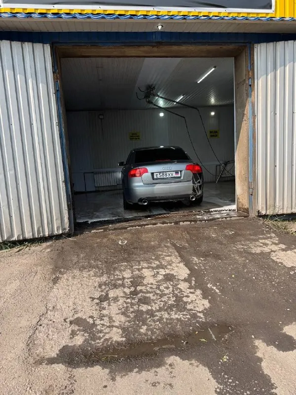 Продам audi a4 в7 2005 года, 2 литровый двигатель турбо, коробка механика. состояние видно по фото. тормоза дисковые, полный привод. гидроусилитель руля. рыжиков по кузову нет. салон чистый, не прокуренный. диски титан r18 на летней низкопрофильной резине. стоит 1 год в гараже, не ездит. ( так как мужа лешили прав) с документами всё в порядке, всё чисто, можно переоформить. машину жалко, что просто стоит, поэтому и продаём. цена 800 тысяч( возможен обмен на mitsubishi lancer 10). телефон +79497965657 город торез 📞 звоните: +7(949)7965657 - фотография - 3