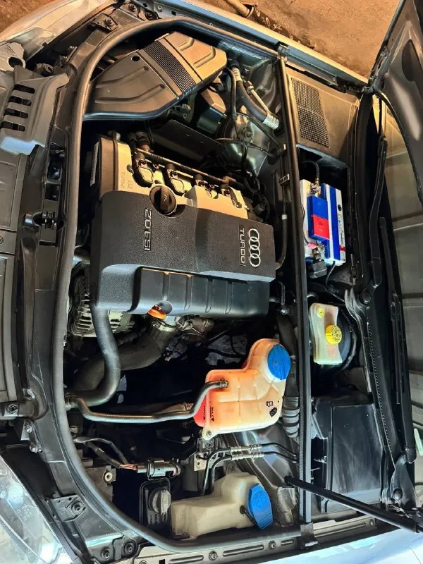 Продам audi a4 в7 2005 года, 2 литровый двигатель турбо, коробка механика. состояние видно по фото. тормоза дисковые, полный привод. гидроусилитель руля. рыжиков по кузову нет. салон чистый, не прокуренный. диски титан r18 на летней низкопрофильной резине. стоит 1 год в гараже, не ездит. ( так как мужа лешили прав) с документами всё в порядке, всё чисто, можно переоформить. машину жалко, что просто стоит, поэтому и продаём. цена 800 тысяч( возможен обмен на mitsubishi lancer 10). телефон +79497965657 город торез 📞 звоните: +7(949)7965657 - фотография - 9