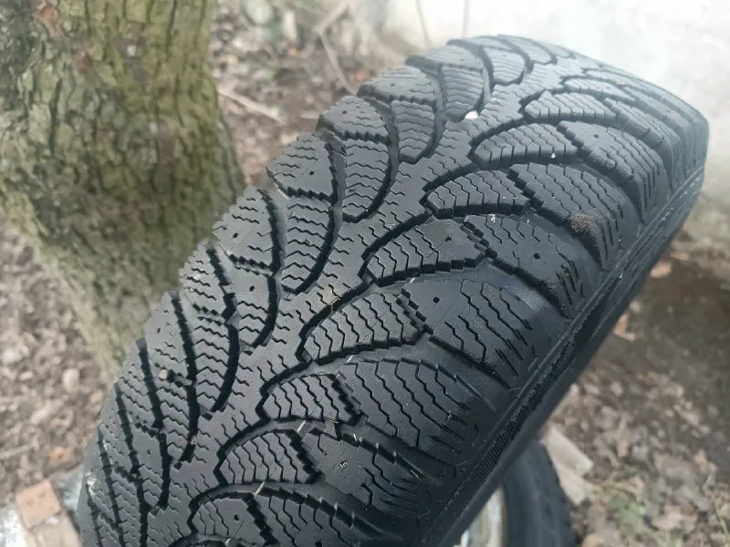 Продам колеса на ваз в сборе на зимней резине размер 175/70/r-13 парами, фото 1-4 резина cordiant (л... - фотография