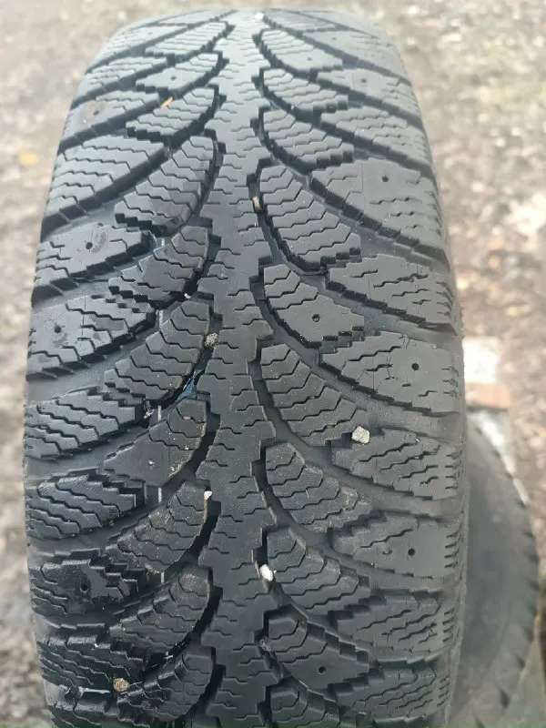 Продам колеса на ваз в сборе на зимней резине размер 175/70/r-13 парами, фото 1-4 резина cordiant (липучка), фото 5-6 резина кама (липучка), вся резина в хорошем состоянии без шишек и боковых порезов, цена 6000 рублей за пару колёс, г. донецк, кировский район, посёлок шахты лидиевка, +7(949)404-96-56 📞 звоните: +7(949)4049656 - фотография - 2