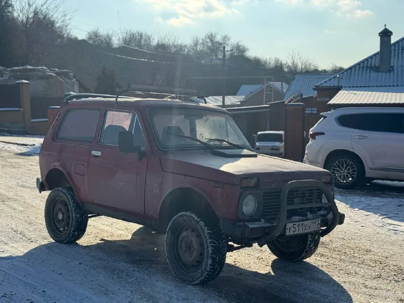 В продаже ваз 21213 нива 4х4 внешнее состояние на фото машина покрашена в раптор в отличном состоянии, масло не ест, не дымит, работает ровно коробка 4ст, в отличном состоянии раздатка работает в штатном режиме по ходовой посторонних шумов нет машина лифтованная документы чистые, стоит на учёте осмотр: амвросиевка цена - 215.000 телефон: +79494058630 📲 tg: 🌚 📞 звоните: +7(949)4058630 - фотография - 4