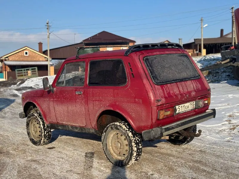 В продаже ваз 21213 нива 4х4 внешнее состояние на фото машина покрашена в раптор в отличном состоянии, масло не ест, не дымит, работает ровно коробка 4ст, в отличном состоянии раздатка работает в штатном режиме по ходовой посторонних шумов нет машина лифтованная документы чистые, стоит на учёте осмотр: амвросиевка цена - 215.000 телефон: +79494058630 📲 tg: 🌚 📞 звоните: +7(949)4058630 - фотография - 7