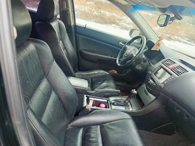Продам honda аккорд 7 executive 2.4 автомат 2007г/в полной комплектаци. люк, кожаный салон, подогрев сидений и зеркал, датчики дождя и света, заводская навигация. , коробка и ходовка все супер. по кузову есть их болячки. машиной владею уже почти три года. цена 750т/₽. енакиево тел +79515681080(он же тг). 📞 звоните: +7(951)5681080 - фотография - 3