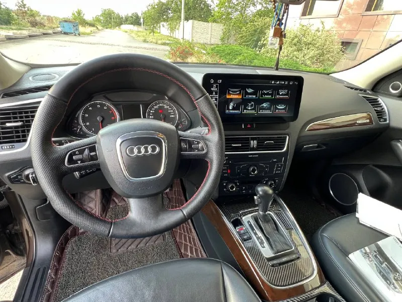 Audi q5 3.2 quattro автомобиль в заводском окрасе, без дтп. двигатель и коробка работают без нареканий, мотор атмосферный, надёжный. масла и фильтры всегда менялись вовремя, последнее то сделано недавно. что сделано и установлено: • новая дорогая оптика • дорогая мультимедиа в салоне • новые передние и задние тормозные диски + колодки • лёгкая прошивка под мотор (для более отзывчивой динамики) • резина практически новая (1 сезон) • премиальная музыка bang & olufsen (b&o) салон ухоженный, без потёртостей. я собственник по птс, машина на 180 регионе. vin предоставлю в личные сообщения по запросу. осмотр донецк. +79493430384 📲 tg: илья 📞 звоните: +7(949)3430384 - фотография - 4