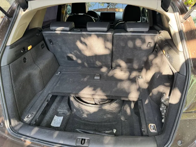 Audi q5 3.2 quattro автомобиль в заводском окрасе, без дтп. двигатель и коробка работают без нареканий, мотор атмосферный, надёжный. масла и фильтры всегда менялись вовремя, последнее то сделано недавно. что сделано и установлено: • новая дорогая оптика • дорогая мультимедиа в салоне • новые передние и задние тормозные диски + колодки • лёгкая прошивка под мотор (для более отзывчивой динамики) • резина практически новая (1 сезон) • премиальная музыка bang & olufsen (b&o) салон ухоженный, без потёртостей. я собственник по птс, машина на 180 регионе. vin предоставлю в личные сообщения по запросу. осмотр донецк. +79493430384 📲 tg: илья 📞 звоните: +7(949)3430384 - фотография - 6