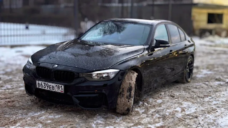 Bmw f30 328i 2016г рестайлинг 900к пробег 160.000 n20b20 2.0 twin turbo 245л\с, не дымит, не троит, обороты не гуляют. коробка идеал, без пинков и прочего ходовая вложений не требует, не каких посторонних звуков нет. по электрике без нареканий, но есть ошибки по подушкам, лампочкам и приводу (актуатор), требует замены (6к бу) залог. переоформить можно, ездить можно это не запрет. по вопросам звоните, пишите цена 900.000р +79591111907 г. луганск 📞 звоните: +7(959)1111907 - фотография - 2