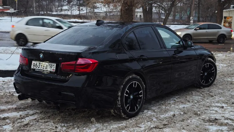 Bmw f30 328i 2016г рестайлинг 900к пробег 160.000 n20b20 2.0 twin turbo 245л\с, не дымит, не троит, обороты не гуляют. коробка идеал, без пинков и прочего ходовая вложений не требует, не каких посторонних звуков нет. по электрике без нареканий, но есть ошибки по подушкам, лампочкам и приводу (актуатор), требует замены (6к бу) залог. переоформить можно, ездить можно это не запрет. по вопросам звоните, пишите цена 900.000р +79591111907 г. луганск 📞 звоните: +7(959)1111907 - фотография - 4