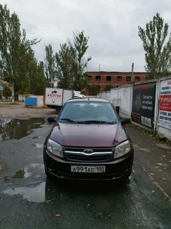 Продам lada granta 1.6 8клоп с подлокотником. я собственник, 2 хозяина, пробег 211.000км, родной ком... - фотография
