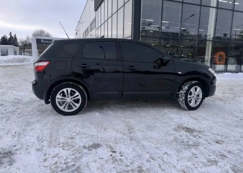 Nissan qashqai 2010 г. в., 2.0 бензин, максимальная комплектация продам ухоженный nissan qashqai 2010 года выпуска с надежным бензиновым двигателем 2.0. 🔹 родной пробег — 185 000 км 🔹 максимальная комплектация: — панорамная крыша — кожаный салон — климат-контроль — полный электропакет и др. автомобиль в родном окрасе, за исключением левого переднего крыла — был вторичный косметический окрас (без дтп и серьезных повреждений). ✅ все стекла родные, включая лобовое ✅ технически полностью исправен ✅ салон чистый, ухоженный ✅ машина не требует вложений отличный вариант для тех, кто ищет честный и живой автомобиль в богатой комплектации. просьба диванных экспертов и перекупов не беспокойте за 900 не отдам!!! готов к проверкам на любом сто. +79495095858 срочно ‼️ +79895435743 телеграм - ватсап возможно продажа в кредит!!! цена 1050000 торг с реальным покупателем у капота!!! - фотография - 3