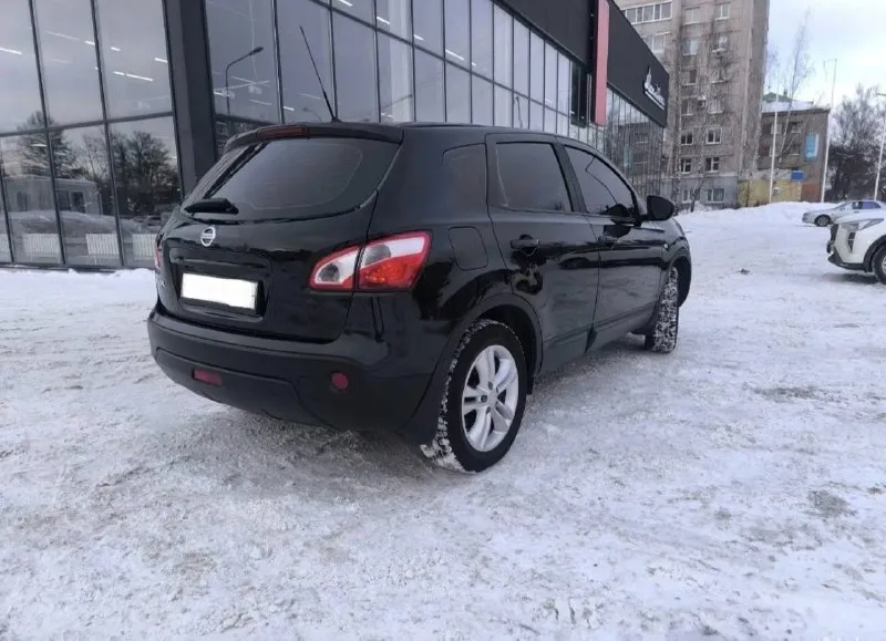 Nissan qashqai 2010 г. в., 2.0 бензин, максимальная комплектация продам ухоженный nissan qashqai 2010 года выпуска с надежным бензиновым двигателем 2.0. 🔹 родной пробег — 185 000 км 🔹 максимальная комплектация: — панорамная крыша — кожаный салон — климат-контроль — полный электропакет и др. автомобиль в родном окрасе, за исключением левого переднего крыла — был вторичный косметический окрас (без дтп и серьезных повреждений). ✅ все стекла родные, включая лобовое ✅ технически полностью исправен ✅ салон чистый, ухоженный ✅ машина не требует вложений отличный вариант для тех, кто ищет честный и живой автомобиль в богатой комплектации. просьба диванных экспертов и перекупов не беспокойте за 900 не отдам!!! готов к проверкам на любом сто. +79495095858 срочно ‼️ +79895435743 телеграм - ватсап возможно продажа в кредит!!! цена 1050000 торг с реальным покупателем у капота!!! - фотография - 4