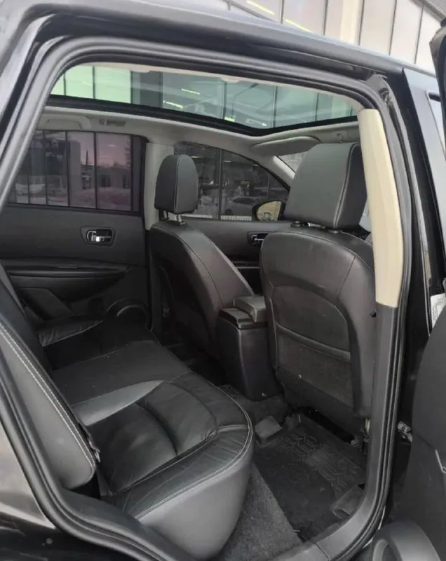 Nissan qashqai 2010 г. в., 2.0 бензин, максимальная комплектация продам ухоженный nissan qashqai 2010 года выпуска с надежным бензиновым двигателем 2.0. 🔹 родной пробег — 185 000 км 🔹 максимальная комплектация: — панорамная крыша — кожаный салон — климат-контроль — полный электропакет и др. автомобиль в родном окрасе, за исключением левого переднего крыла — был вторичный косметический окрас (без дтп и серьезных повреждений). ✅ все стекла родные, включая лобовое ✅ технически полностью исправен ✅ салон чистый, ухоженный ✅ машина не требует вложений отличный вариант для тех, кто ищет честный и живой автомобиль в богатой комплектации. просьба диванных экспертов и перекупов не беспокойте за 900 не отдам!!! готов к проверкам на любом сто. +79495095858 срочно ‼️ +79895435743 телеграм - ватсап возможно продажа в кредит!!! цена 1050000 торг с реальным покупателем у капота!!! - фотография - 8