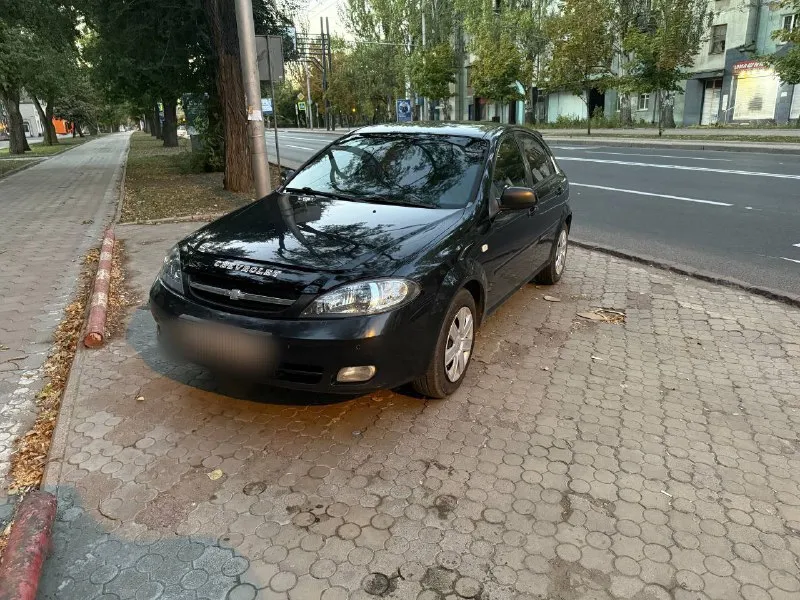 Продам chevrolet лачети автомобиль 2008 г. выпуска. 152 000 пробега. самая полная комплектация (климат контроль рабочий, дует отлично. абс, антизанос, мультируль, электро зеркало, подогрев заднего, переднего стекла, антибукс, датчик света и дождя ) самая полная комплектация. у авто 2 ключа. объём двигателя 1.8 16 клапанный, пороги, двери, днище целое без гнили. салон в хорошем состоянии. хорошая зимняя резина. цена 550 тыс. руб 📞 +7(949) 507 54 79 📲 tg: @bookka333 📞 звоните: +7(949)5075479 - фотография - 2