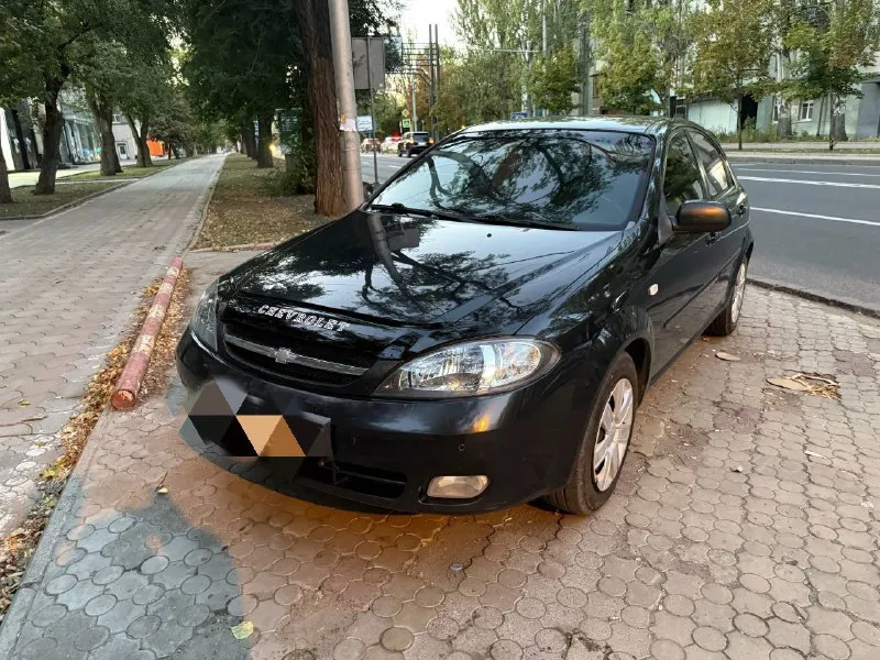 Продам chevrolet лачети автомобиль 2008 г. выпуска. 152 000 пробега. самая полная комплектация (климат контроль рабочий, дует отлично. абс, антизанос, мультируль, электро зеркало, подогрев заднего, переднего стекла, антибукс, датчик света и дождя ) самая полная комплектация. у авто 2 ключа. объём двигателя 1.8 16 клапанный, пороги, двери, днище целое без гнили. салон в хорошем состоянии. хорошая зимняя резина. цена 550 тыс. руб 📞 +7(949) 507 54 79 📲 tg: @bookka333 📞 звоните: +7(949)5075479 - фотография - 4