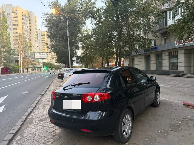 Продам chevrolet лачети автомобиль 2008 г. выпуска. 152 000 пробега. самая полная комплектация (климат контроль рабочий, дует отлично. абс, антизанос, мультируль, электро зеркало, подогрев заднего, переднего стекла, антибукс, датчик света и дождя ) самая полная комплектация. у авто 2 ключа. объём двигателя 1.8 16 клапанный, пороги, двери, днище целое без гнили. салон в хорошем состоянии. хорошая зимняя резина. цена 550 тыс. руб 📞 +7(949) 507 54 79 📲 tg: @bookka333 📞 звоните: +7(949)5075479 - фотография - 6