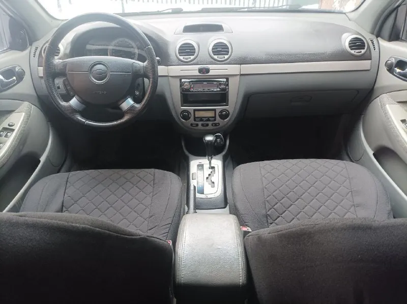 Продам chevrolet лачети автомобиль 2008 г. выпуска. 152 000 пробега. самая полная комплектация (климат контроль рабочий, дует отлично. абс, антизанос, мультируль, электро зеркало, подогрев заднего, переднего стекла, антибукс, датчик света и дождя ) самая полная комплектация. у авто 2 ключа. объём двигателя 1.8 16 клапанный, пороги, двери, днище целое без гнили. салон в хорошем состоянии. хорошая зимняя резина. цена 550 тыс. руб 📞 +7(949) 507 54 79 📲 tg: @bookka333 📞 звоните: +7(949)5075479 - фотография - 9