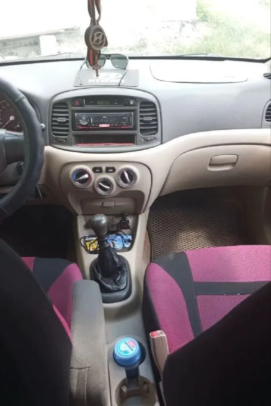 Редкость в продаже hyundai accent. 2007года, с дизельным двигателем 1,5 crdi. второй хозяин. в идеальном состоянии. сел и поехал. . по машине всё расскажу. смотреть в г. углегорск, днр. стоимость 499,99т. р. небольшой торг. дно оцинковано, пороги целые. с документами и переоформлением всё отлично, рф 180 регион. звонить по номеру +79490933437 - фотография - 3