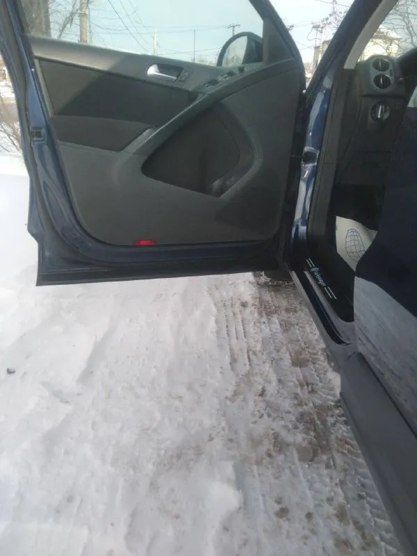 Volkswagen tiguan год: 2011 авто в хорошем состоянии как внешне так и технически. документы в полном порядке. город: ростов-на-дону телефон: +7 (909) 420-88-94 +79496009134 (телега) цена: 900.000₽ торг. остальные вопросы по телефону - фотография - 7