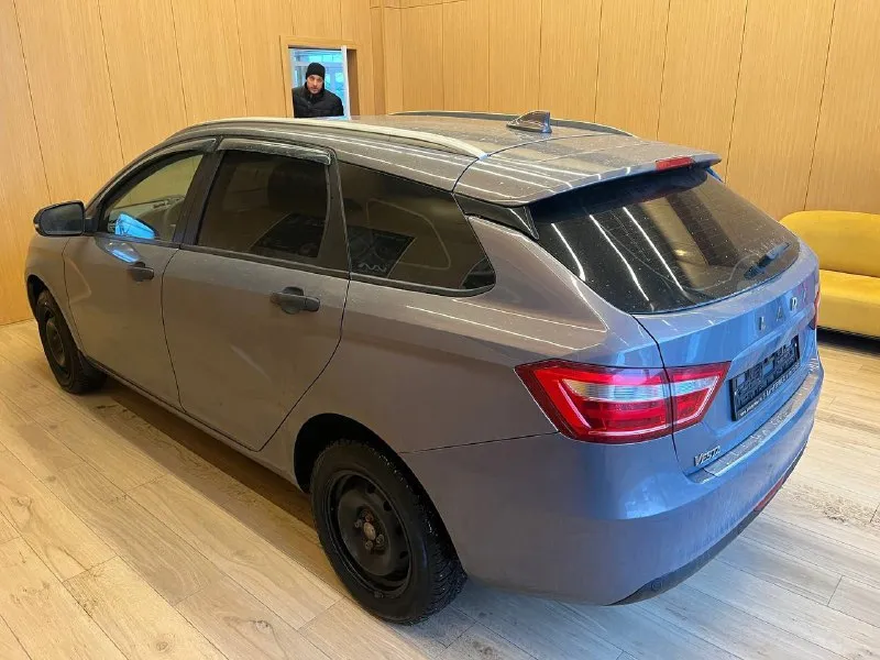 Веста 1.6, 2019, 90т. км. обслужена вся на много километров вперёд, продажа к сожалению вынужденая, оригинальный комплект грм с помпой и роликами передние тормоза: диски и колодки ате задние колодки трв, купил, но не стал менять родных ещё больше половины опоры двигателя и кпп от комфорт кастом, новая качественная гофра глушителя оригинальные новые передние рычаги трансмиссионное масло купер каждые 40тыс менялось, в двигателе номад 5в40 каждые 5к замена кондиционер отлично дует хорошая музыка чистая ухоженная два комплекта резины ноль шпакли естественно проверяйте любым способом цена 1040000, торг возможен все вопросы и ещё много фото +79493625205 и телега на нем 📞 звоните: +7(949)3625205 - фотография - 1