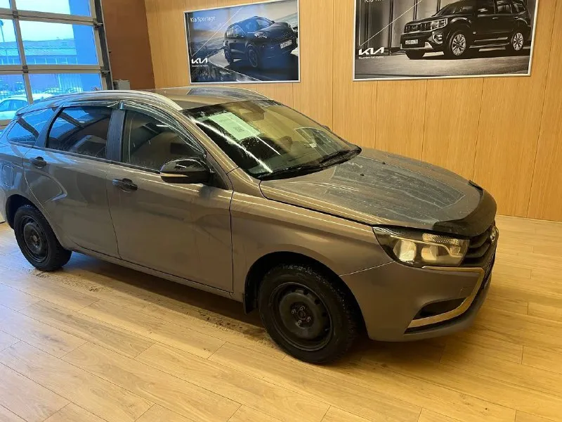 Веста 1.6, 2019, 90т. км. обслужена вся на много километров вперёд, продажа к сожалению вынужденая, оригинальный комплект грм с помпой и роликами передние тормоза: диски и колодки ате задние колодки трв, купил, но не стал менять родных ещё больше половины опоры двигателя и кпп от комфорт кастом, новая качественная гофра глушителя оригинальные новые передние рычаги трансмиссионное масло купер каждые 40тыс менялось, в двигателе номад 5в40 каждые 5к замена кондиционер отлично дует хорошая музыка чистая ухоженная два комплекта резины ноль шпакли естественно проверяйте любым способом цена 1040000, торг возможен все вопросы и ещё много фото +79493625205 и телега на нем 📞 звоните: +7(949)3625205 - фотография - 3