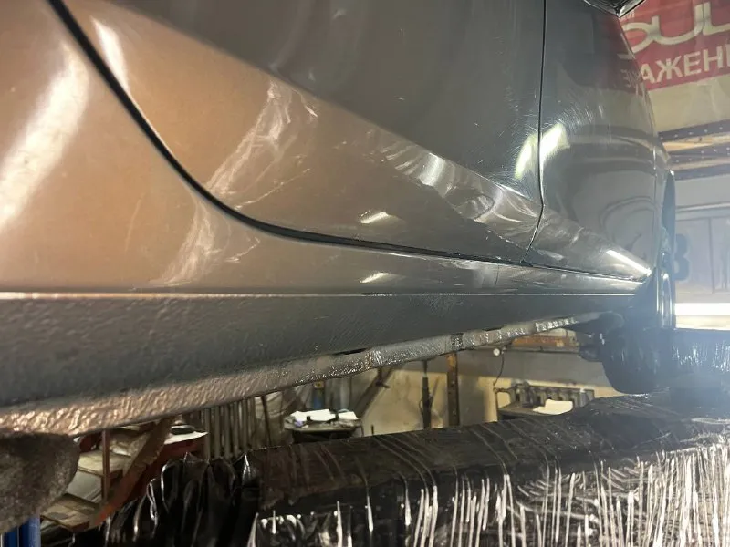 Веста 1.6, 2019, 90т. км. обслужена вся на много километров вперёд, продажа к сожалению вынужденая, оригинальный комплект грм с помпой и роликами передние тормоза: диски и колодки ате задние колодки трв, купил, но не стал менять родных ещё больше половины опоры двигателя и кпп от комфорт кастом, новая качественная гофра глушителя оригинальные новые передние рычаги трансмиссионное масло купер каждые 40тыс менялось, в двигателе номад 5в40 каждые 5к замена кондиционер отлично дует хорошая музыка чистая ухоженная два комплекта резины ноль шпакли естественно проверяйте любым способом цена 1040000, торг возможен все вопросы и ещё много фото +79493625205 и телега на нем 📞 звоните: +7(949)3625205 - фотография - 5