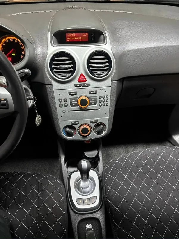 В продаже opel корса 2013 года с оригинальным пробегом 191т. км, двигатель 1,2л, коробка робот, оченьэкономичная и юркая машина. два собственника. автомобиль диллерский не пригон, приобретался в г. донецке, управляла девушка очень аккуратно, второй собственник тоже девушка. весь металл в заводском окрасе (жизненые коцки присутствуют ), стекла родные включая лобовое, салон чистый не прокуреный. машина полностью обслужена, замена масла каждые 8т. км, из последнего, замена тормозных дисков и колодок в круг, замена правого ступичного подшипника, тяг стабилизатора, главного тормозного цилиндра, изитроник обслужен заменены щётки и подшипник, прошла адаптацию не дёргает не пинает, установлен задний парктроник. резина зимняя шипованная в хорошем состоянии, лето на один сезон. возможен обмен на авто чуть побольше на акпп с моей небольшой доплатой. цена 620т. р торг присутствует. +79493238443 📞 звоните: +7(949)3238443 - фотография - 5