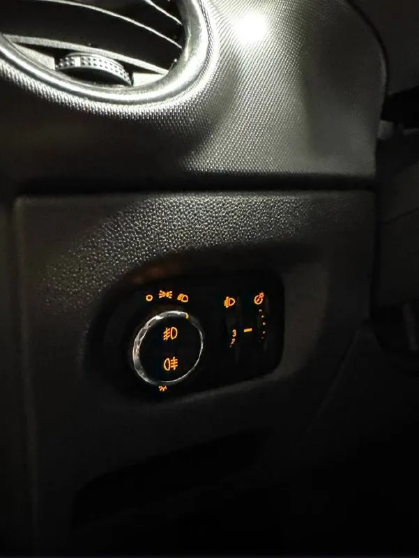 В продаже opel корса 2013 года с оригинальным пробегом 191т. км, двигатель 1,2л, коробка робот, оченьэкономичная и юркая машина. два собственника. автомобиль диллерский не пригон, приобретался в г. донецке, управляла девушка очень аккуратно, второй собственник тоже девушка. весь металл в заводском окрасе (жизненые коцки присутствуют ), стекла родные включая лобовое, салон чистый не прокуреный. машина полностью обслужена, замена масла каждые 8т. км, из последнего, замена тормозных дисков и колодок в круг, замена правого ступичного подшипника, тяг стабилизатора, главного тормозного цилиндра, изитроник обслужен заменены щётки и подшипник, прошла адаптацию не дёргает не пинает, установлен задний парктроник. резина зимняя шипованная в хорошем состоянии, лето на один сезон. возможен обмен на авто чуть побольше на акпп с моей небольшой доплатой. цена 620т. р торг присутствует. +79493238443 📞 звоните: +7(949)3238443 - фотография - 7