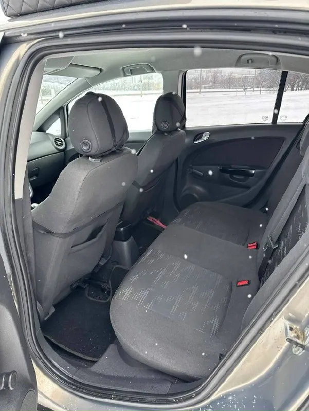 В продаже opel корса 2013 года с оригинальным пробегом 191т. км, двигатель 1,2л, коробка робот, оченьэкономичная и юркая машина. два собственника. автомобиль диллерский не пригон, приобретался в г. донецке, управляла девушка очень аккуратно, второй собственник тоже девушка. весь металл в заводском окрасе (жизненые коцки присутствуют ), стекла родные включая лобовое, салон чистый не прокуреный. машина полностью обслужена, замена масла каждые 8т. км, из последнего, замена тормозных дисков и колодок в круг, замена правого ступичного подшипника, тяг стабилизатора, главного тормозного цилиндра, изитроник обслужен заменены щётки и подшипник, прошла адаптацию не дёргает не пинает, установлен задний парктроник. резина зимняя шипованная в хорошем состоянии, лето на один сезон. возможен обмен на авто чуть побольше на акпп с моей небольшой доплатой. цена 620т. р торг присутствует. +79493238443 📞 звоните: +7(949)3238443 - фотография - 8