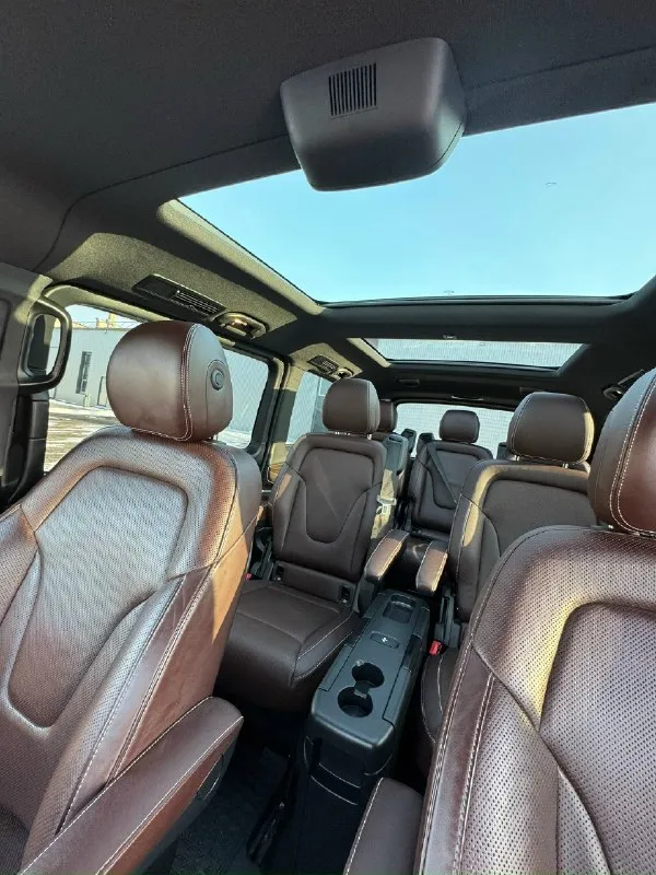 Mercedes-benz v-класс 2.1 at 4 matic 2016 г. в. avangard. пробег 181 тыс. км. полный привод 190 л. с поддув и обогрев сидений. зимний подогрев webasto от mercedes. электропривод и память сидений. система распознования дорожных знаков, датчик света дождя, подушки безопасности, система помощи при старте в гору(hsa). горный тормоз круиз и т. д. система стабилизации (esp). abs. эл. стёкла, зеркала, подогрев щёток зеркал, климат контроль четырёх зонный, бортовой компьютер, мультируль. горный тормоз. панорамная крыша. вся диодная оптика. премиальная музыка бурмистер. 11 колонок. блютуз, розетки 12 в. usb. накладки на пороги с подсветкой. сдвижные эл. двери. эл. крышка багажника. усиленные передние тормоза (шестипоршневые). новая резина. летняя 50% износа. заменены все фильтра и жидкости. 2 ключа. автомобилем владею 2 года, я третий владелец. не красилась ни одна деталь всё в заводском окрасе!!! видео по запросу ! цена 5.600000. осмотр макеевка центр. +7(949)407 46 88 📞 звоните: +7(949)4074688 - фотография - 6