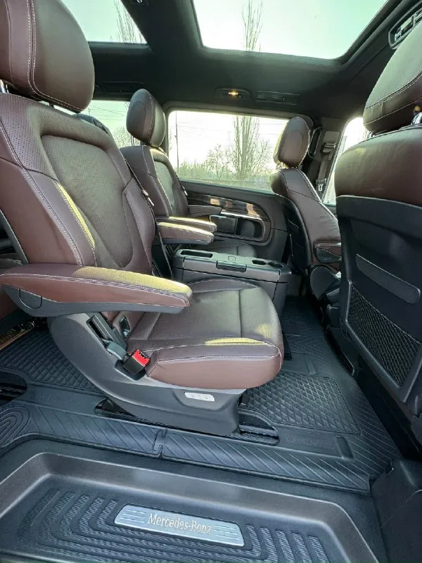 Mercedes-benz v-класс 2.1 at 4 matic 2016 г. в. avangard. пробег 181 тыс. км. полный привод 190 л. с поддув и обогрев сидений. зимний подогрев webasto от mercedes. электропривод и память сидений. система распознования дорожных знаков, датчик света дождя, подушки безопасности, система помощи при старте в гору(hsa). горный тормоз круиз и т. д. система стабилизации (esp). abs. эл. стёкла, зеркала, подогрев щёток зеркал, климат контроль четырёх зонный, бортовой компьютер, мультируль. горный тормоз. панорамная крыша. вся диодная оптика. премиальная музыка бурмистер. 11 колонок. блютуз, розетки 12 в. usb. накладки на пороги с подсветкой. сдвижные эл. двери. эл. крышка багажника. усиленные передние тормоза (шестипоршневые). новая резина. летняя 50% износа. заменены все фильтра и жидкости. 2 ключа. автомобилем владею 2 года, я третий владелец. не красилась ни одна деталь всё в заводском окрасе!!! видео по запросу ! цена 5.600000. осмотр макеевка центр. +7(949)407 46 88 📞 звоните: +7(949)4074688 - фотография - 8