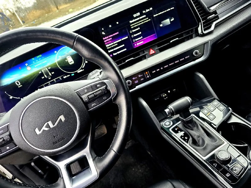 Sportage 2021, 1.6 турбо (180 л. с.), пробег 39 т. км, чистая корея, не китай, не казахстан. богатая комплектация: кожаный салон, сиденья с электоригулировкой, подогревом и вентиляцией, приборная панель жк, система аvto stop, avto hold, подогрев руля, четыре режима вождения, без ключевой доступ, заводской автозапуск, автоматический дальний свет, бесконтактная зарядка, камера заднего вида, датчики приближения, удержание в полосе, помощь при спуске, видеорегистратор в две стороны и многое другое. автомобиль в состоянии нового, двигатель очень приемистый и экономичный, любые проверки приветствуются, переоформление в мрэо обязательно. находится в горловке. цена 3, 250 млн. рублей. тел. +7(949) 331 69 79 связь очень плохая, телеграм на этом номере. . 📞 звоните: +7(949)3316979 - фотография - 8