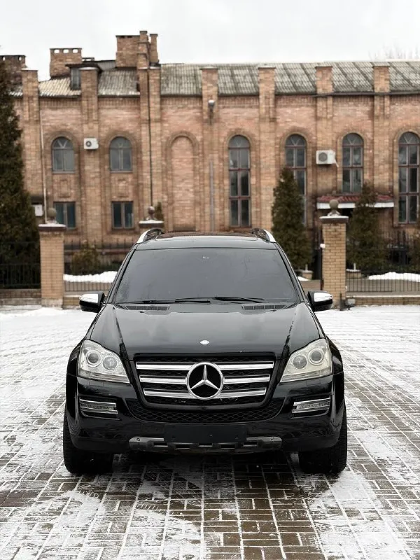 🇩🇪🇩🇪🇩🇪 mercedes - benz gl 500, 4 matic🇩🇪🇩🇪🇩🇪 mercedes gl год 2008 цена 1.550.000 торг ухоженный автомобиль как внутри так и снаружи, диски r21 amg на зимней резине + комплект летних 5.5 (m273) не дымит, не троит, масло не ест! работает четко, тяга сумасшедшая. коробка не пинает не буксует, без рывков. на пневме, обслужена пневмобаллоны новые, рычаги передней подвески также были заменены. все режимы пневмы работают исправно, не спускает mузыкальная система harman/kardon из дополнительных функций в автомобиле два люка, установлены мониторы в спинках сидений (в исправном состоянии), память сидений, подогрев всех сидений осмотр макеевка тел: +7 949 380 44 51 +7 949 380 44 52. 📞 звоните: +7(949)3804451 - фотография - 2