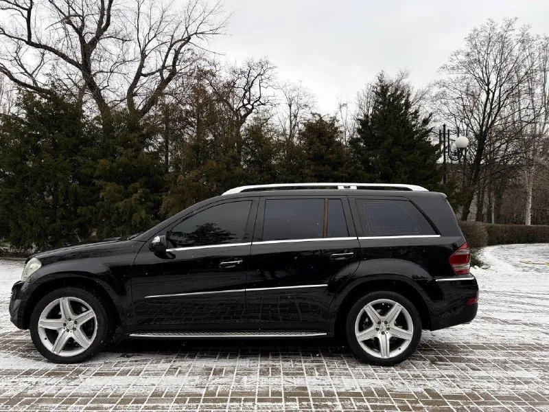 🇩🇪🇩🇪🇩🇪 mercedes - benz gl 500, 4 matic🇩🇪🇩🇪🇩🇪 mercedes gl год 2008 цена 1.550.000 торг ухоженный автомобиль как внутри так и снаружи, диски r21 amg на зимней резине + комплект летних 5.5 (m273) не дымит, не троит, масло не ест! работает четко, тяга сумасшедшая. коробка не пинает не буксует, без рывков. на пневме, обслужена пневмобаллоны новые, рычаги передней подвески также были заменены. все режимы пневмы работают исправно, не спускает mузыкальная система harman/kardon из дополнительных функций в автомобиле два люка, установлены мониторы в спинках сидений (в исправном состоянии), память сидений, подогрев всех сидений осмотр макеевка тел: +7 949 380 44 51 +7 949 380 44 52. 📞 звоните: +7(949)3804451 - фотография - 8