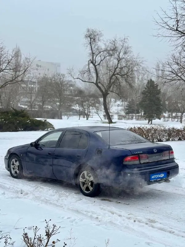 🇯🇵 lexus gs300 💰цена: 260 000р 🏢город: мариуполь 📅год выпуска: 1993 🧾пробег: 414 345км. ⚙️двигатель: 3.0 ⛽топливо: бензин ⚙️кпп: автомат 📞 телефон: +7-949-727-41-51 +7-949-551-91-52 +7-989-263-55-56 💾 описание: ✅ gs300 - японский седан бизнес класса с комфортным и просторным салоном и высоким клиренсом. сборка япония. ✅ двигатель 3.0 2jz ge в народе именуемый "миллионник" в паре с классическим автоматом, очень надёжный и не прихотливый, работает отлично. ✅ красивые литые диски на хорошей зимней резине, магнитола с bluetooth, кожаный салон, люк, сигнализация, led свет. полное переоформление. улица шевченко 269 - фотография - 4
