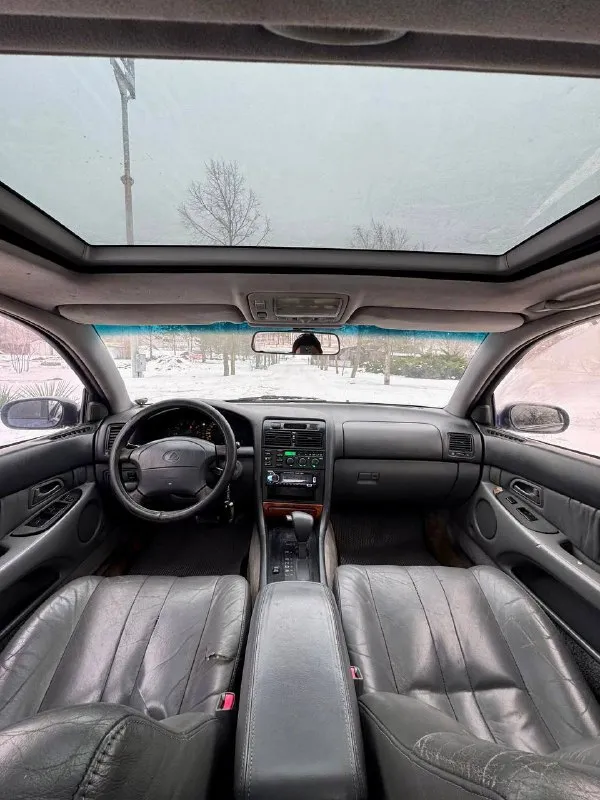 🇯🇵 lexus gs300 💰цена: 260 000р 🏢город: мариуполь 📅год выпуска: 1993 🧾пробег: 414 345км. ⚙️двигатель: 3.0 ⛽топливо: бензин ⚙️кпп: автомат 📞 телефон: +7-949-727-41-51 +7-949-551-91-52 +7-989-263-55-56 💾 описание: ✅ gs300 - японский седан бизнес класса с комфортным и просторным салоном и высоким клиренсом. сборка япония. ✅ двигатель 3.0 2jz ge в народе именуемый "миллионник" в паре с классическим автоматом, очень надёжный и не прихотливый, работает отлично. ✅ красивые литые диски на хорошей зимней резине, магнитола с bluetooth, кожаный салон, люк, сигнализация, led свет. полное переоформление. улица шевченко 269 - фотография - 8